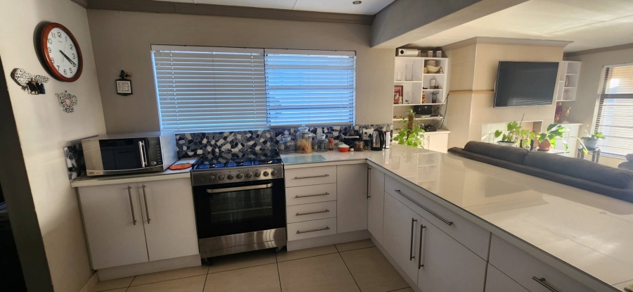 3 Bedroom Property for Sale in Reebok Western Cape
